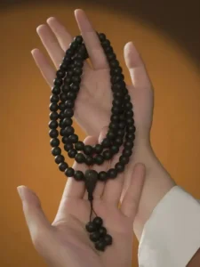 A Gujin Incense 108-bead bracelet